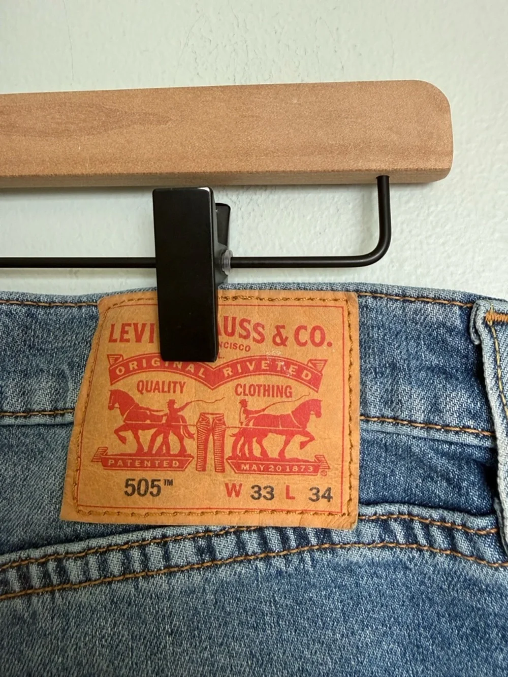 Levis straight excellent